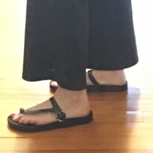 New NWOT Banana Republic Luci Embossed Lizard Brown Toe Loop Sandals 10 - Picture 6 of 7